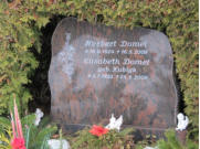 Jasak, Erika * 1931, + 2007   Jasak, Walter * 1931, + 1997   Rnsch, Hermann * 1909, + 1958   Rnsch, Margarete * 1908, + 1991