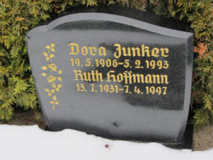 Hoffmann, Ruth * 1931, + 1997   Junker, Dora * 1908, + 1993 