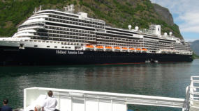 Kreuzfahrtschiffe im Eidfjord 