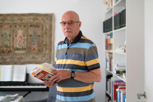 Prof. Dr. Dr. Karl Dring, ehemals Generaldirektor des Eisenhttenkombinats Ost (EKO) in Eisenhttenstadt, in seiner Wohnung in Zeuthen.