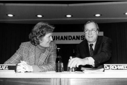 Der damalige Treuhand-Chef Detlev Karsten Rohwedder (r.) mit Treuhand-Vorstandsmitglied Birgit Breuel im Februar 1991 in Berlin. 