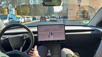 Tausende Kunden beschwerten sich, da� das Fahrzeug spontan und ohne Grund beschleunigte oder bremse.