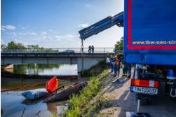 Ein Angler entdeckte am 31. Mai 2026 mithilfe seines Sonarger�ts ein Fahrzeug auf dem Grund der Donau und alarmierte aus Sorge um m�gliche Insassen die Rettungskr�fte.